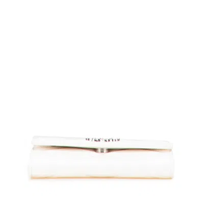 Pre-owned Chanel Matelasse White Leather Wallet (tri-fold) ()