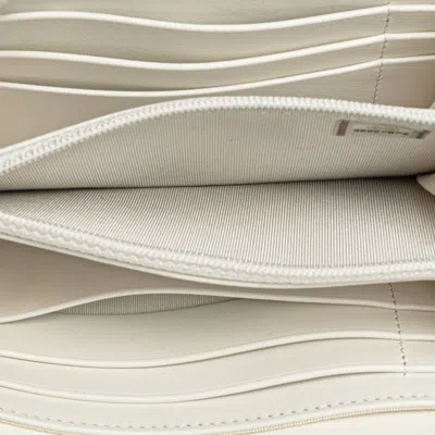 Pre-owned Chanel Matelasse White Leather Wallet (tri-fold) ()
