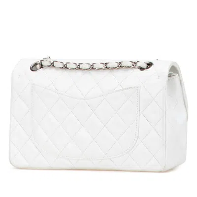 Pre-owned Chanel Matelasse White Leather Shoulder Bag ()