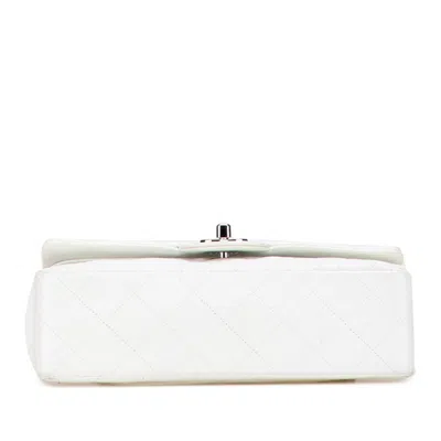 Pre-owned Chanel Matelasse White Leather Shoulder Bag ()