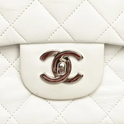 Pre-owned Chanel Matelasse White Leather Shoulder Bag ()