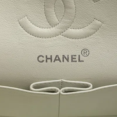 Pre-owned Chanel Matelasse White Leather Shoulder Bag ()