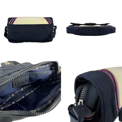 Pre-owned Chanel Navy Off-white Nylon Canvas Shoulder Bag ()