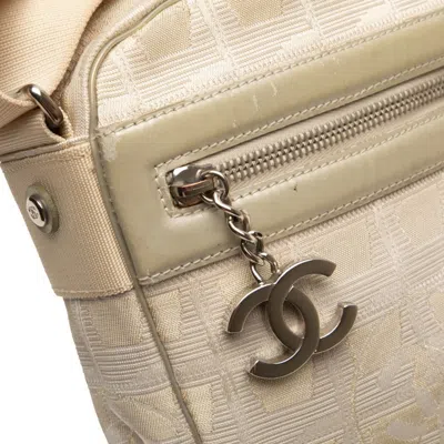 Pre-owned Chanel New Travel Line Ivory Canvas Leather Pochette Shoulder Bag () In White