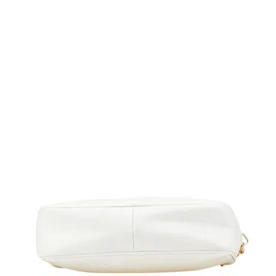 Pre-owned Chanel White Grained Calfskin Shoulder Bag ()