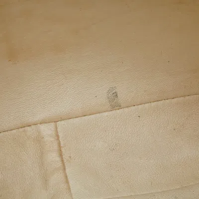 Pre-owned Chanel White Grained Calfskin Shoulder Bag ()