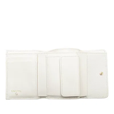Pre-owned Chanel White Grained Calfskin Wallet (tri-fold) ()