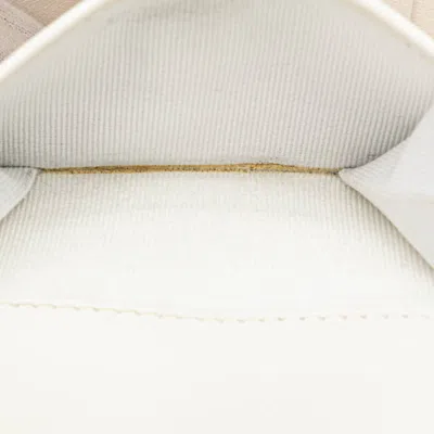 Pre-owned Chanel White Grained Calfskin Wallet (tri-fold) ()