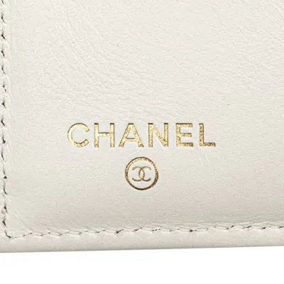 Pre-owned Chanel White Grained Calfskin Wallet (tri-fold) ()