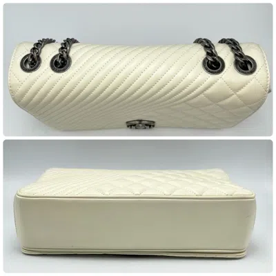 Pre-owned Chanel White Leather Shoulder Bag ()