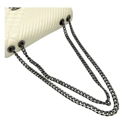 Pre-owned Chanel White Leather Shoulder Bag ()
