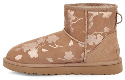 Ugg (wmns)  Classic Mini Floral Foil Fleece Lined In Brown