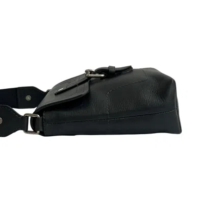 Pre-owned Louis Vuitton Black Leather Pochette Shoulder Bag ()