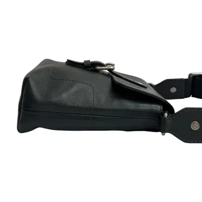 Pre-owned Louis Vuitton Black Leather Pochette Shoulder Bag ()