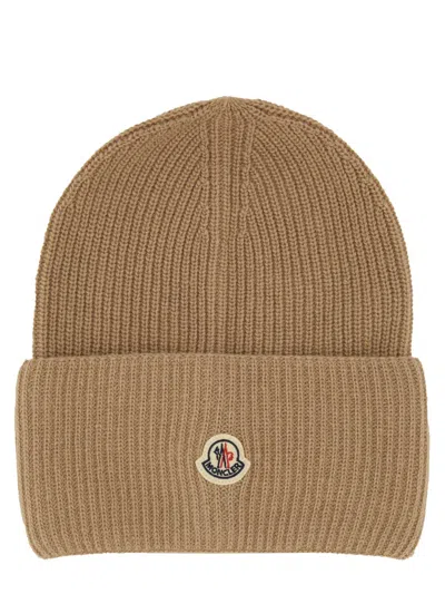 Moncler Wool Cap With Logo In Brown