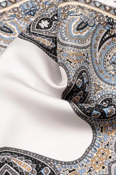 Elizabetta Perugia In Gray