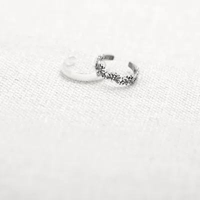 Evesaddiction Simple Band Sterling Silver Toe Ring In Metallic