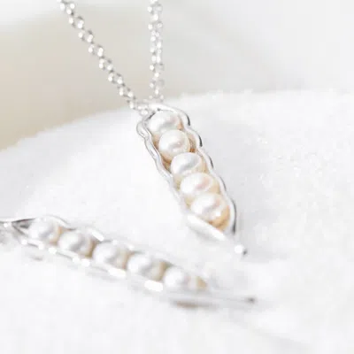 Evesaddiction Peas In A Pod Pearl Necklace In Gold