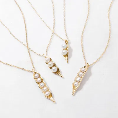 Evesaddiction Peas In A Pod Pearl Necklace In Gold