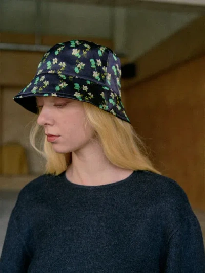 Lost Pattern Nyc Women's Beach Blossom Reversible Bucket Hat - Black