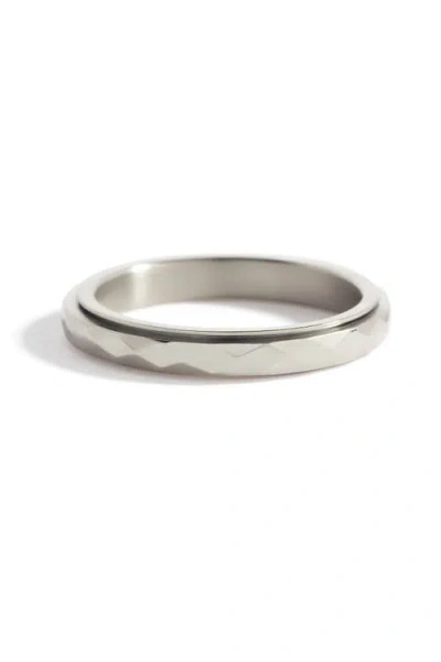 Mint & Lily Dainty Hammered Band Spinning Fidget Ring In Metallic