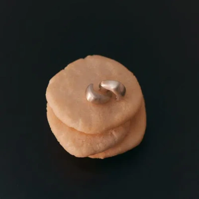 Loupn Curved Earrings In Silver