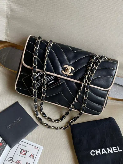 Pre-owned Chanel Women Pre-loved Bag Very Good Condition In Multi