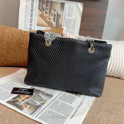 Pre-owned Chanel Women Pre-loved Bag Very Good Condition In Multi