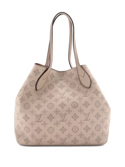 Pre-owned Louis Vuitton Blossom Mahina Leather Mm Tote Bag In Neutral
