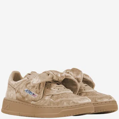 Autry Medalist Low Velvet Sneakers In Nude