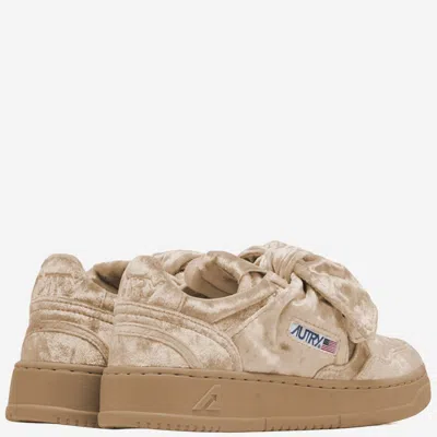 Autry Medalist Low Velvet Sneakers In Nude