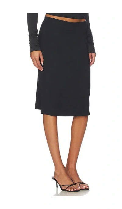 Skims Smooth Layers Skirt In Black