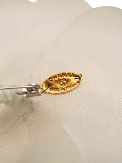 Pre-owned Chanel 1970-1980 Canvas Camellia Brooch Costume Brooch In White