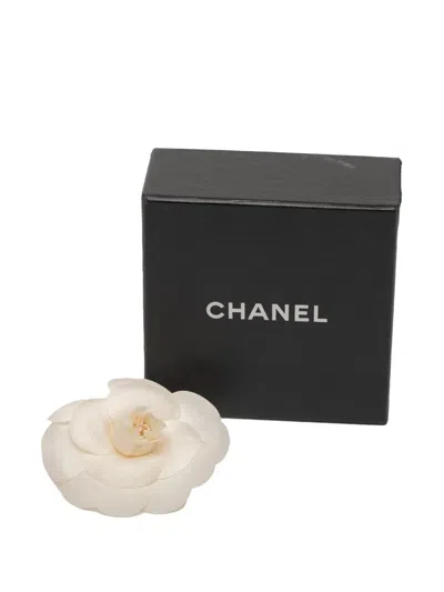 Pre-owned Chanel 1970-1980 Canvas Camellia Brooch Costume Brooch In White