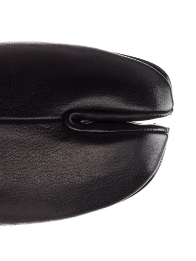 Maison Margiela Smooth Leather Loafers With Split-toe Design In Black