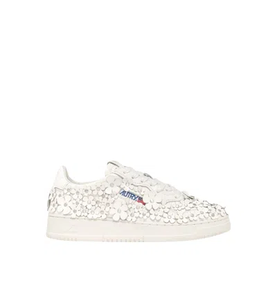 Autry Low-top Sneakers With Clean Silhouette And Rounded Toe In White