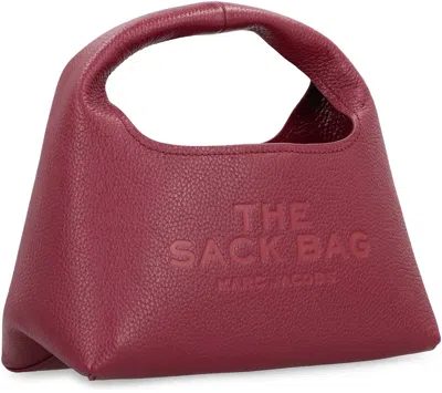 Marc Jacobs Il Testo The Mini Sack Bag Tradotto Dallinglese (en) Allitaliano (it) È La Mini Borsa Sacchetto. In Burgundy