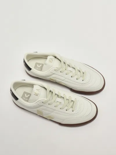 Veja Minimalist Low-top Sneakers With Textured Sole In White