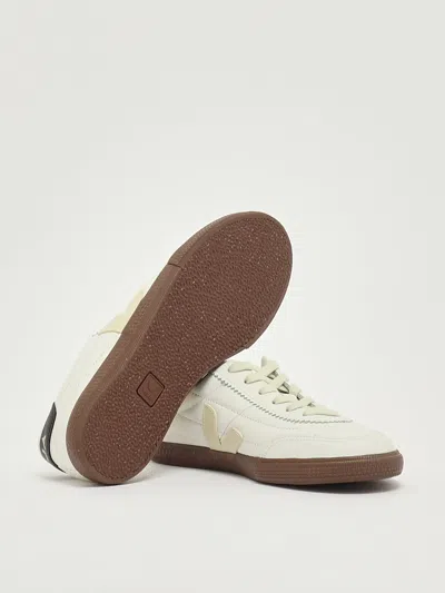 Veja Minimalist Low-top Sneakers With Textured Sole In White