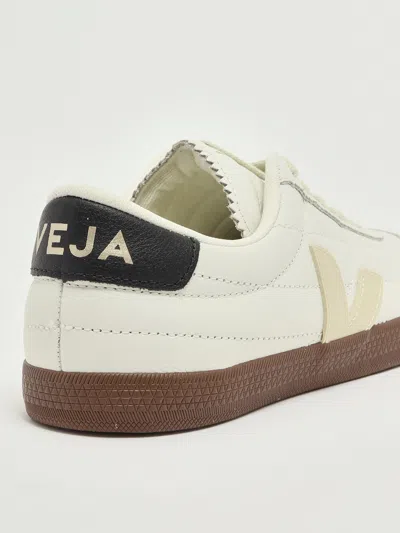 Veja Minimalist Low-top Sneakers With Textured Sole In White