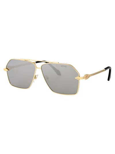 Versace 63mm Pilot Sunglasses In Gray