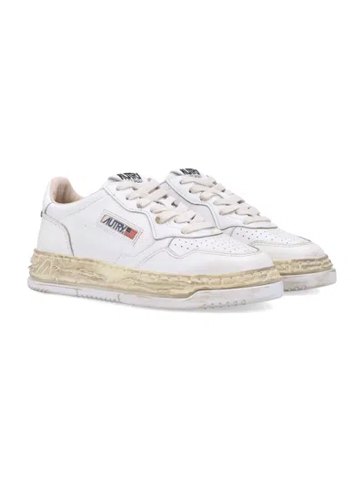 Autry X Maison Mihara Yasuhiro Medalist Low Super Vintage White Leather Womans Sneakers In White