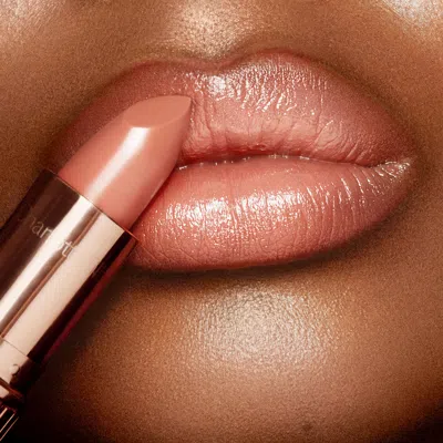Charlotte Tilbury K.i.s.s.i.n.g. Lipstick In Brown