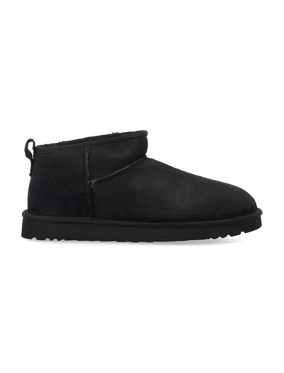 Ugg Round Toe Short Suede Boot In Black