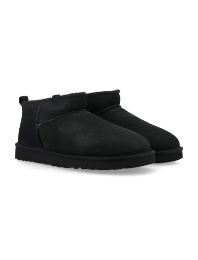 Ugg Round Toe Short Suede Boot In Black