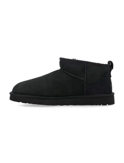 Ugg Round Toe Short Suede Boot In Black