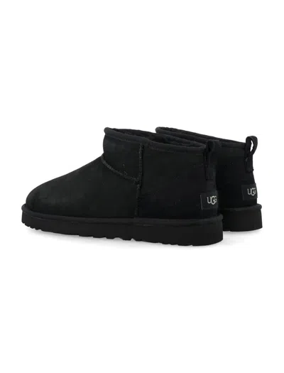 Ugg Round Toe Short Suede Boot In Black