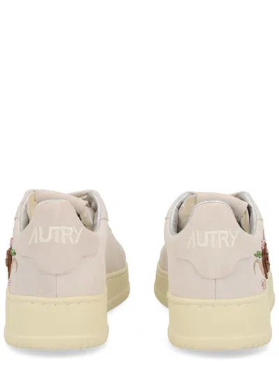 Autry Dallas Floral-embroidered Sneakers In Sand