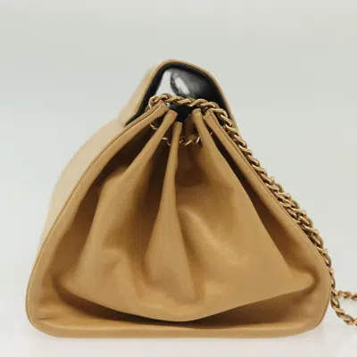 Pre-owned Chanel Chocolate Bar Shoulder Bag Beige Leather Shoulder Bag () In Sand