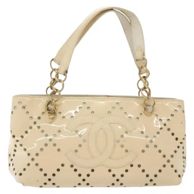 Pre-owned Chanel Coco Mark White Patent Leather Shoulder Bag ()